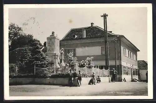 AK Hirm /Burgenland, Denkmal und Tabak-Fabrik Klemens Wagner