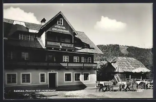 AK Ramsau am Dachstein, Pension Kielhuberhof mit Sitzen im Freien