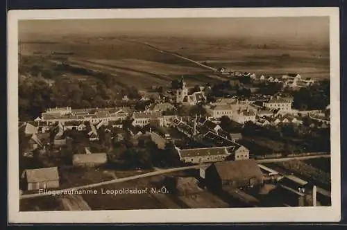 AK Leopoldsdorf /N.-Ö., Fliegeraufnahme der Ortschaft