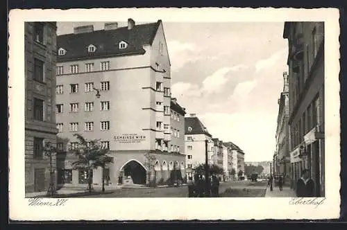 AK Wien, Gemeindebau Eberthof mit Strassenpartie