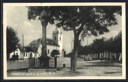 AK Parndorf b. Bruck a. d. Leitha, Ortspartie mit Denkmal und Kirche