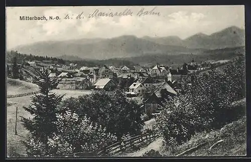 AK Mitterbach /N.-Oe., Ortsansicht mit Kirche und Bergpanorama