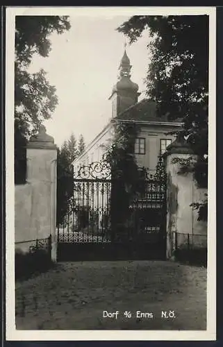 AK Dorf a. d. Enns, Eingang zum Schloss, schmiedeeisernes Tor