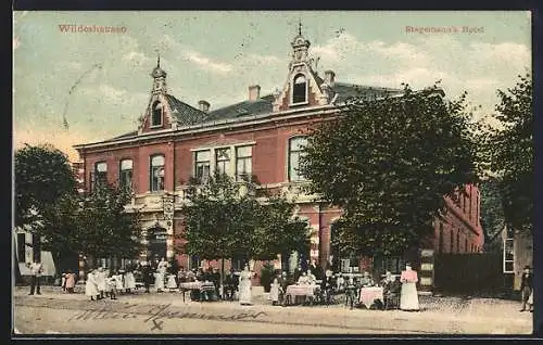 AK Wildeshausen, Stegemanns Hotel mit Aussentischen und Gästen, von der Strasse gesehen