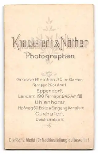 Fotografie Knackstedt & Näther, Hamburg, Grosse Bleichen 30, Porträt eines Herrn mit Anzug