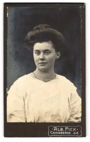 Fotografie Alb. Fick, Cadenberge U. E., Portrait einer jungen Frau