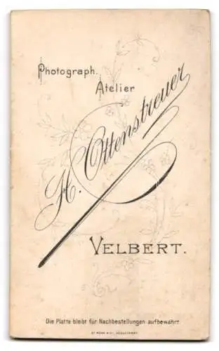 Fotografie H. Ottenstreuer, Velbert, Mutter mit Kind auf einem Fell