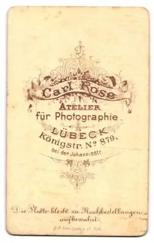 Fotografie Carl Rose, Lübeck, Königstr. 879, Familie mit Kleinkind