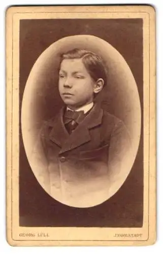 Fotografie Georg Lüll, Ingolstadt, Holzmarkt 756, Porträt eines Jungen