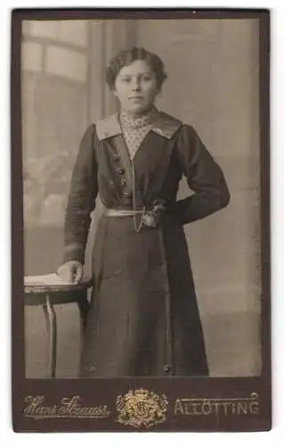 Fotografie Hans Strauss, Altötting, Schlotthammerstr. 1, Porträt einer jungen Frau