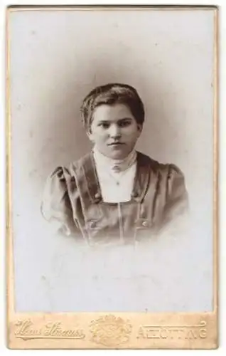 Fotografie Hans Strauss, Altötting, Schlotthammerstr. 1, Porträt einer jungen Frau