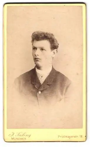 Fotografie J. Seiling, München, Prielmayerstr. 18, Porträt eines jungen Mannes