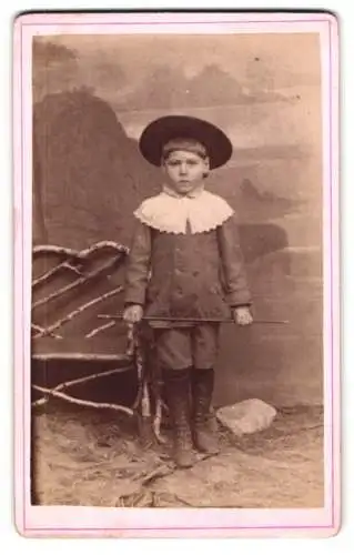 Fotografie Victor Sadleder, Landsberg a. L., Kleiner Junge im Matrosenanzug