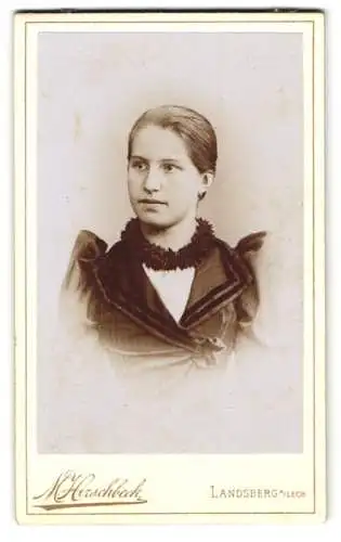 Fotografie M. Hirschbeck, Landsberg a. Lech, Portrait einer jungen Frau