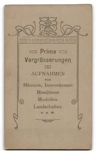 Fotografie Hermann Möhring, Johanngeorgenstadt, Eleganter Herr im Anzug