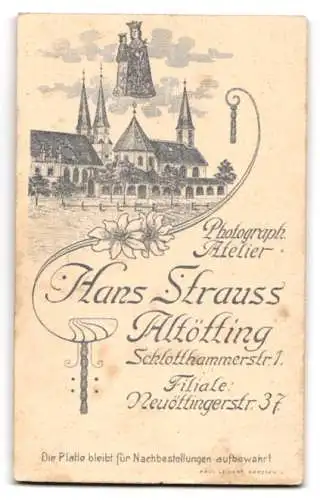 Fotografie Hans Strauss, Altötting, Schlotthammerstr. 1, Porträt einer Dame mit Buch