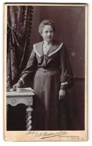 Fotografie C. F. Beddies & Sohn, Braunschweig, Kuhstrasse 10, Portrait einer Dame