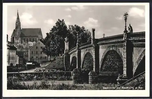 AK Neuötting am Inn, Innbrücke mit Strasse u. Kirche, Ortspartie