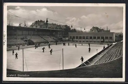 AK Krefeld, Eisstadion mit Eisläufern aus der Vogelschau