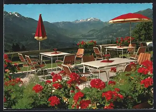 AK Techendorf /Weissensee, Alm-Restaurant Tschabitscher, Terrasse mit Blick ins Drautal