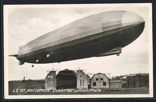 AK Luftschiff Graf Zeppelin LZ 127 über der Luftschiffhalle