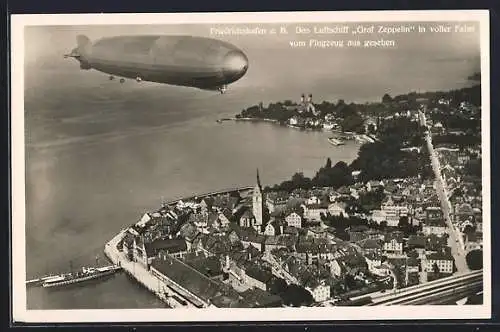 AK Luftschiff Graf Zeppelin in voller Fahrt über Friedrichshafen, vom Flugzeug aus gesehen