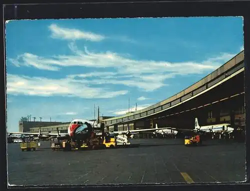 AK Berlin-Tempelhof, Flugzeuge der BEA & PAN AM vor dem Flughafen-Terminal