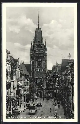 AK Freiburg, Kaiserstrasse mit Martins-Tor, Strassenbahn