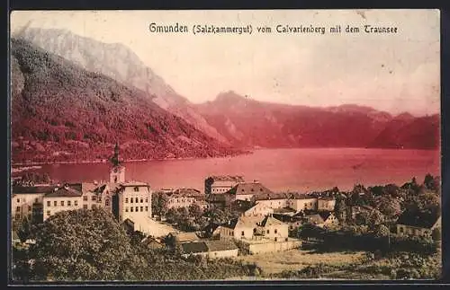 AK Gmunden /Salzkammergut, Ortsansicht vom Calvarienberg mit dem Traunsee