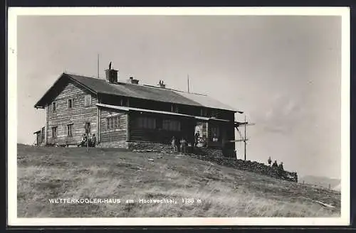 AK Wetterkoglerhaus, Wanderer vor der Hütte