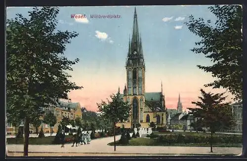 AK Wesel / Rhein, Willibrordiplatz mit Kirche