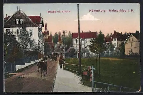 AK Hahnenklee i. H., Strassenpartie mit Kirche