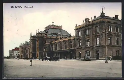 AK Budweis / Ceske Budejovice, Blick auf das Bahnhofsgebäude