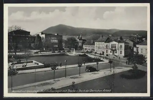 AK Neustadt / Weinstrasse, Bahnhofsanalgen mit Theater u. Bank der Deutschen Arbeit