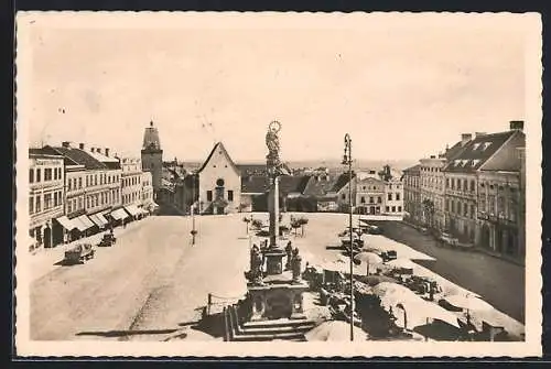 AK Znaim, Marktplatz mit Denkmal