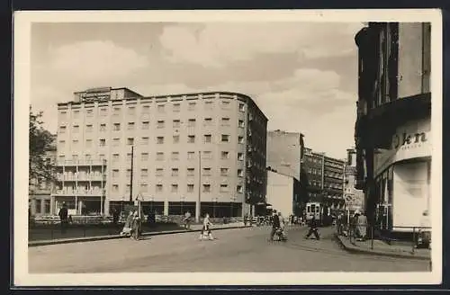 AK Ostrava, Strassenbahn vor dem Hotel Ostrava