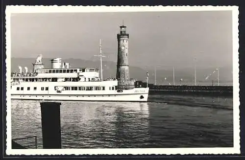 AK Lindau i. B., Dampfer Austria im Hafen