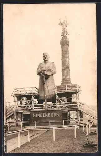 AK Berlin-Tiergarten, Der Eiserne Hindenburg vor der Siegessäule, Nagelung zur Kriegshilfe