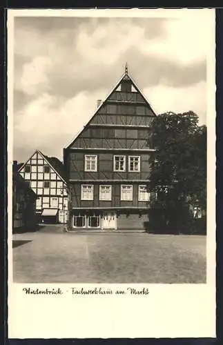 AK Wiedenbrück /Westf., Fachwerkhaus am Markt