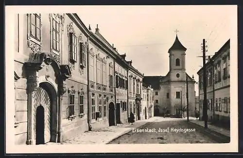 AK Eisenstadt, Strasse Josef Haydngasse mit Kirche