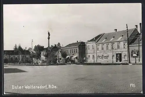 AK Unter Waltersdorf, Partie im Ort, Volksschule