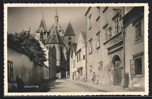 AK Eggenburg, Strassenpartie mit Kirche