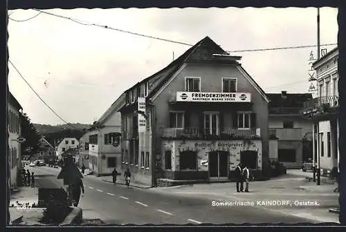 AK Kaindorf /Oststmk., Strassenpartie mit Pension Gartlgruber