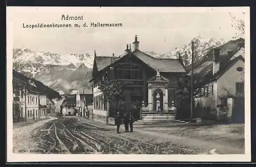 AK Admont, Leopoldinenbrunnen mit den Hallermauern