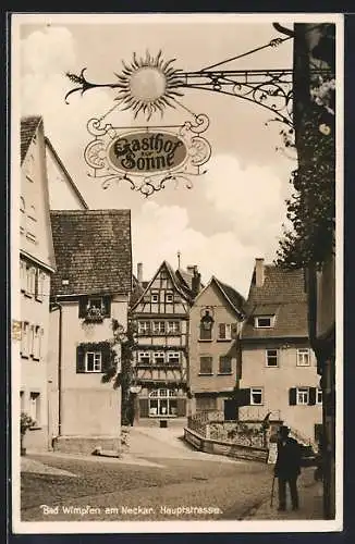 AK Bad Wimpfen, Hauptstrasse mit Gasthof zur Sonne, Spaziergänger