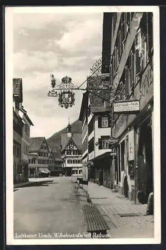 AK Bad Urach, König-Wilhelm-Strasse mit Rathaus