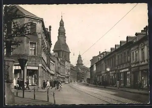 AK Völklingen /Saar, Rathausstrasse mit Abzweig, Geschäften und Türmen