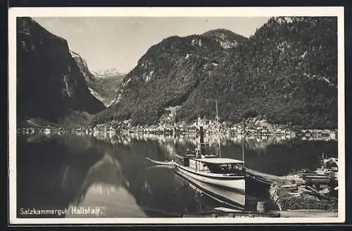 AK Hallstatt /Salzkammergut, Teilansicht mit Dampfer