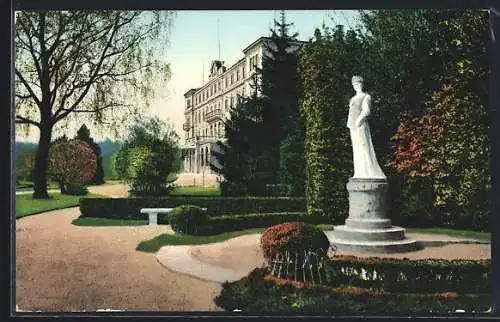 AK Salzburg, Kaiserin Elisabeth-Denkmal mit Hotel Europe