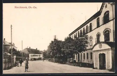 AK Marchtrenk, Strassenpartie vor Hauptgebäude